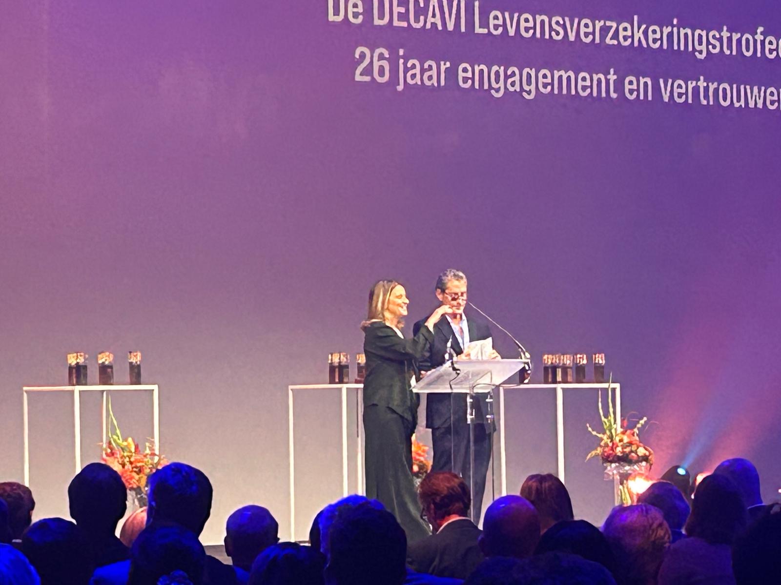 Aviza wint de Decavi Trofee 2025 voor “overlijden gekoppeld aan een hypothecaire lening (schuldsaldoverzekering)”